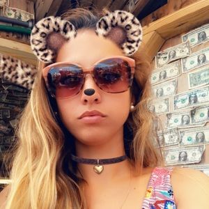 Meet your Posher, Daniela